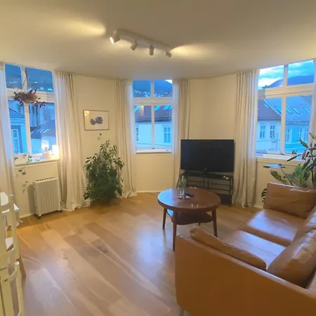 Unique Relaxed Corner Flat In * Bergen