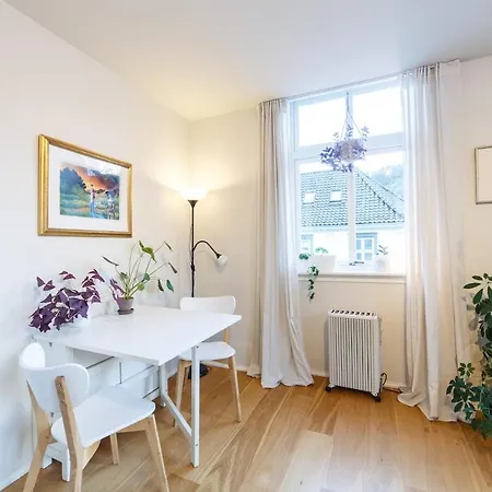 Unique Relaxed Corner Flat In Apartman *