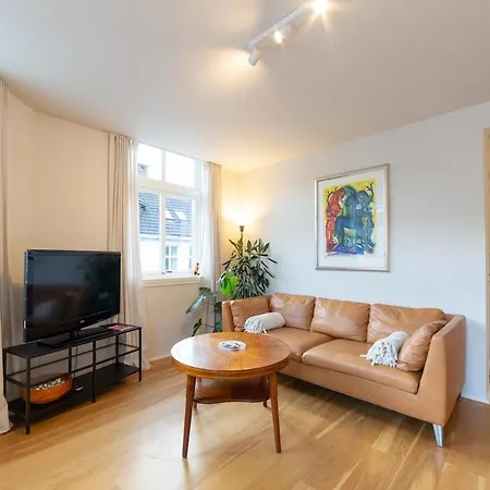 Unique Relaxed Corner Flat In * Bergen